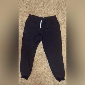 Lululemon size 12 top and joggers